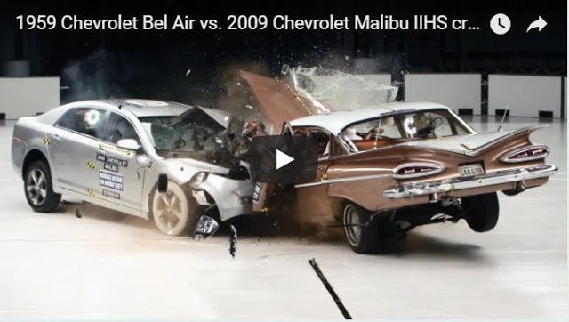 Τι συμβαίνει όταν συγκρούονται δυο αυτοκίνητα με διαφορά ηλικίας 50 χρόνων (βίντεο)